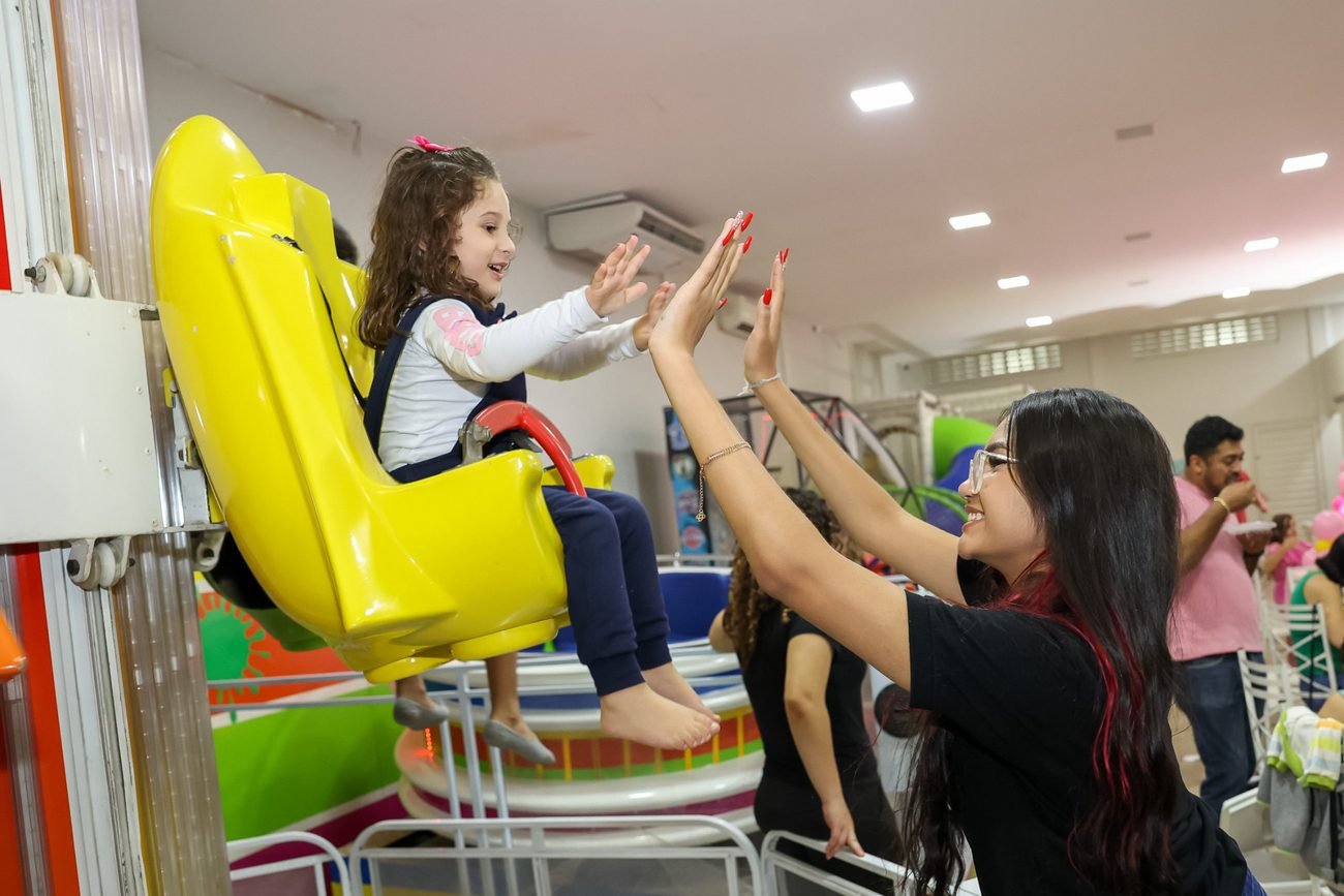 Diversão no brinquedo da festa